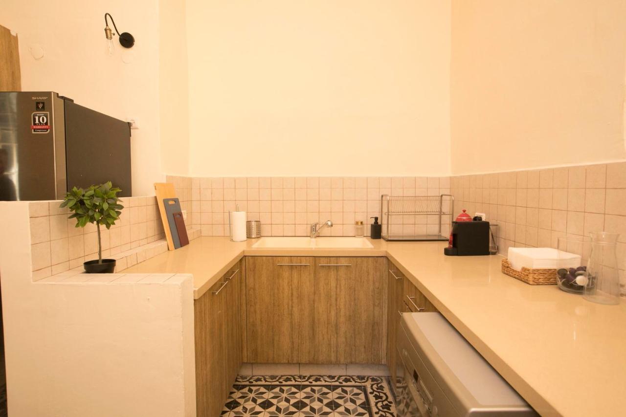 Historic 4-Bedroom Gem With Private Garden, Steps From Old City & Mamila Complex Jerusalem Exterior photo
